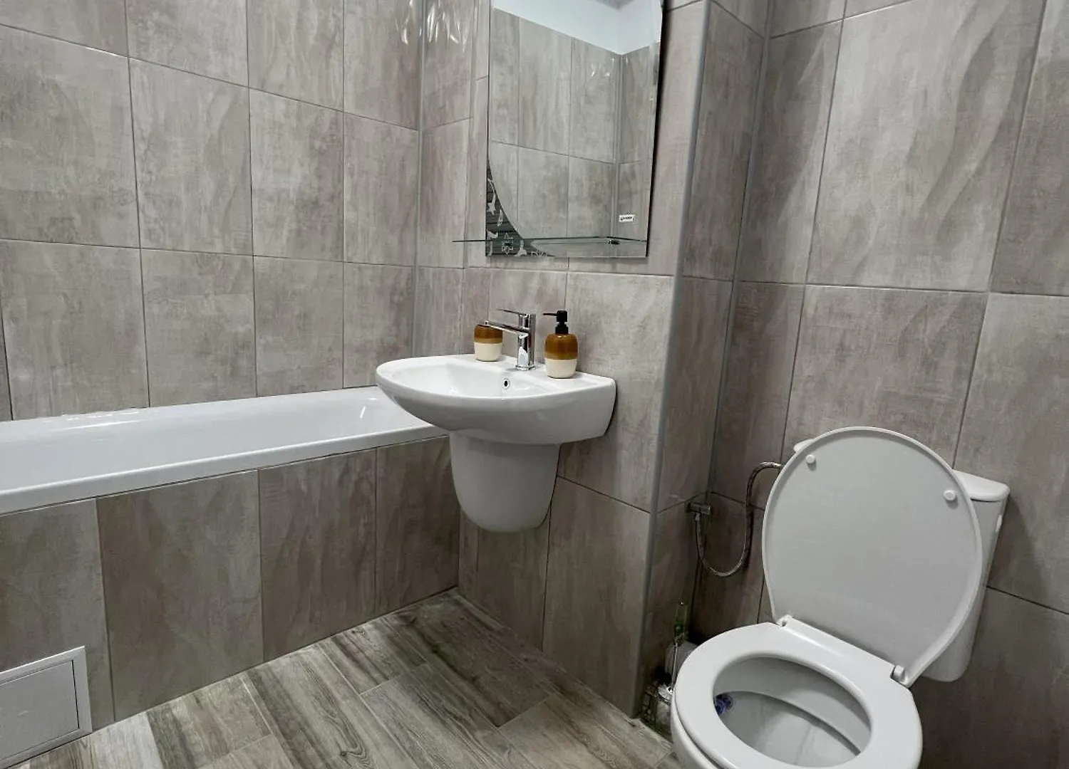 Refined Studio Haven At Exigent Plaza - 08 Bucarest